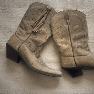 Ariat Sage Star Fringe Boots | Size 8.5